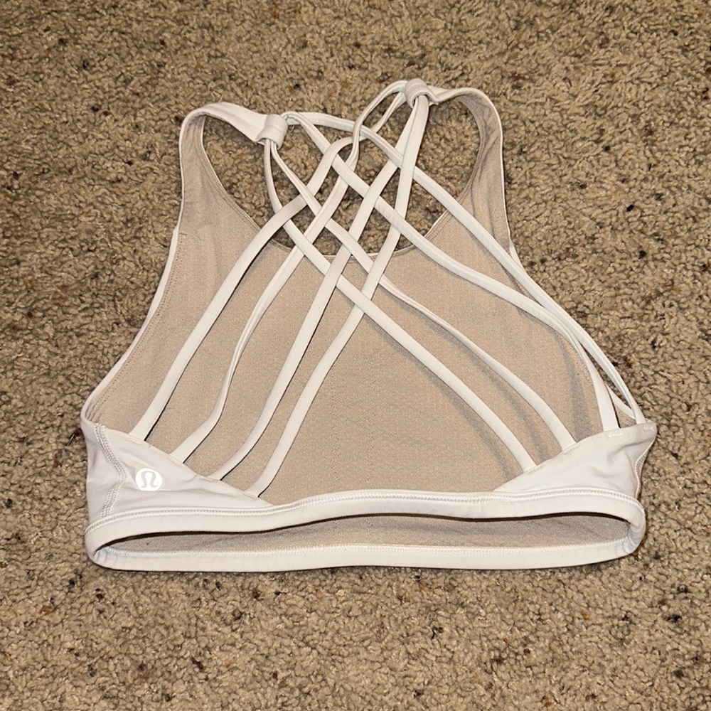 Lululemon free to be (wild) sports bra size 4 high neck